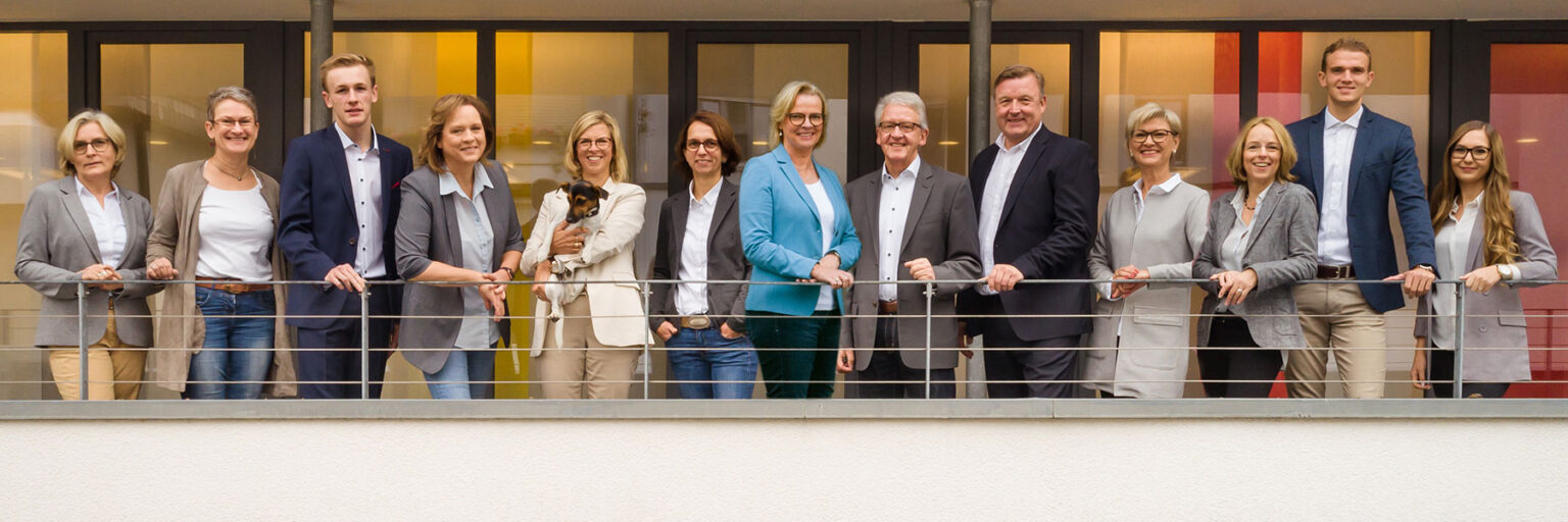 Das Team der SKW auf einem Balkon