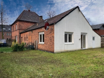 Seitenansicht - Stilvoll ... mit Renovierungsbedarf. *** 4103 G Einfamilienhaus mit Anbau in Rietberg-Neuenkirchen