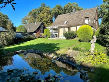 Familienwohnen in Stukenbrock *** 4118 G Einfamilienhaus in Schloß Holte - Stukenbrock - mit idyllischem Teich