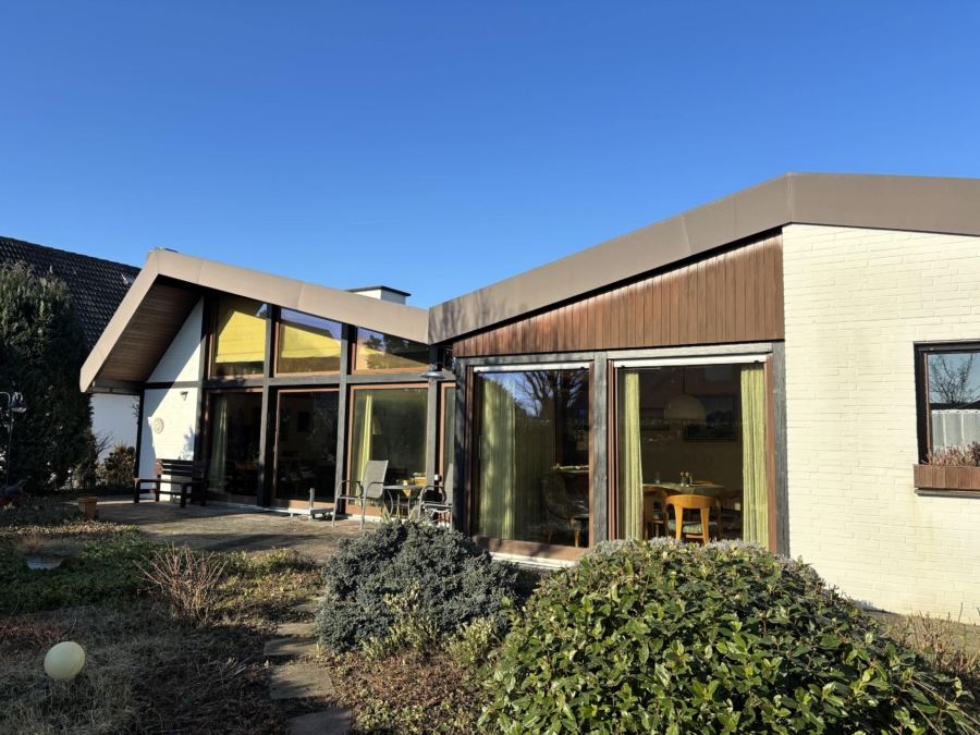 Blick auf die Terrasse am Wohn-/Essbereich - Architektenhaus - alles auf einer Ebene! *** 4201 G Bungalow in Gütersloh-Avenwedde